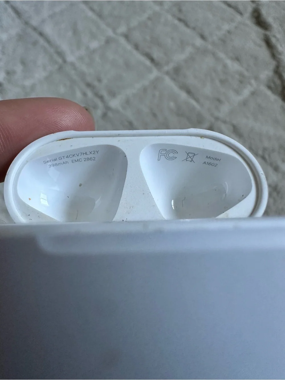 Apple | AirPods 2 Both Airpods and Case